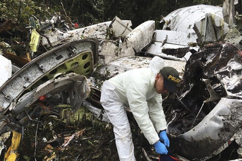A police officer works at the wreckage site of a chartered airplane that crashed in La Union, a mountainous area outside Medellin, Colombia, Tuesday, Nov. 29, 2016. The plane was carrying the Brazilian first division soccer club Chapecoense team that was on it's way for a Copa Sudamericana final match against Colombia's Atletico Nacional. (Photo/Colombia National Police via AP)