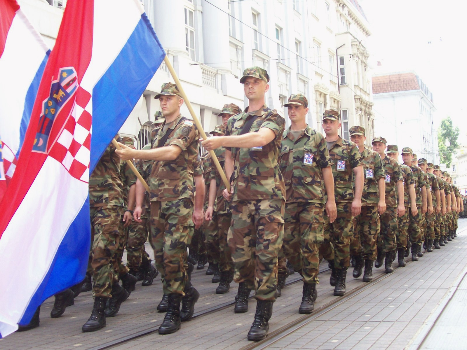 Hrvatska_vojska_odlučnim_korakom_stupa