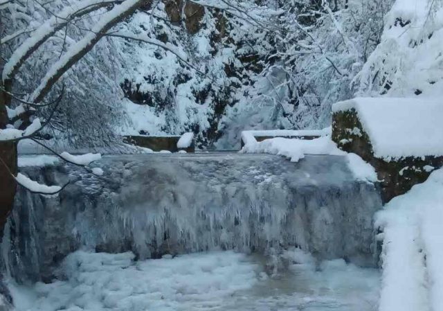 vodopadi-zamrznati-640x449