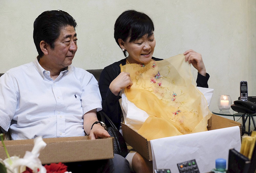 Јапонскиот премиер Шинзо Абе и неговата сопруга Аки Абе
