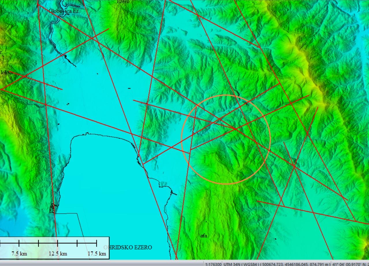 Раседни структури (црвени линии) и сеизмичкиот јазол (кругот) североисточно од Охрид, каде се јавија најголем број земјотреси во последните 15 дена.