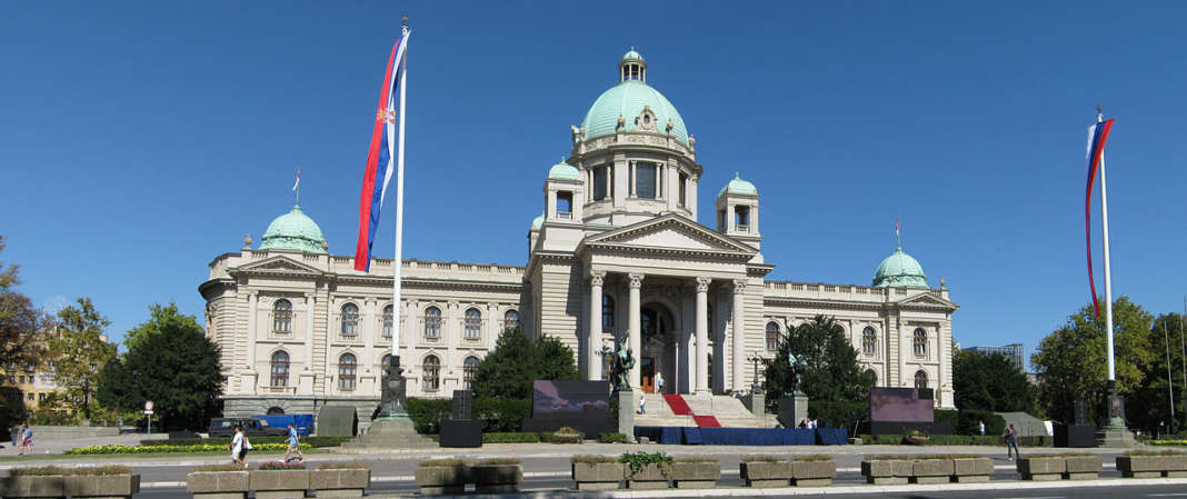 Предизборни пресметки на власта и опозицијата во Србија: Колку листи водат до парламентарно мнозинство