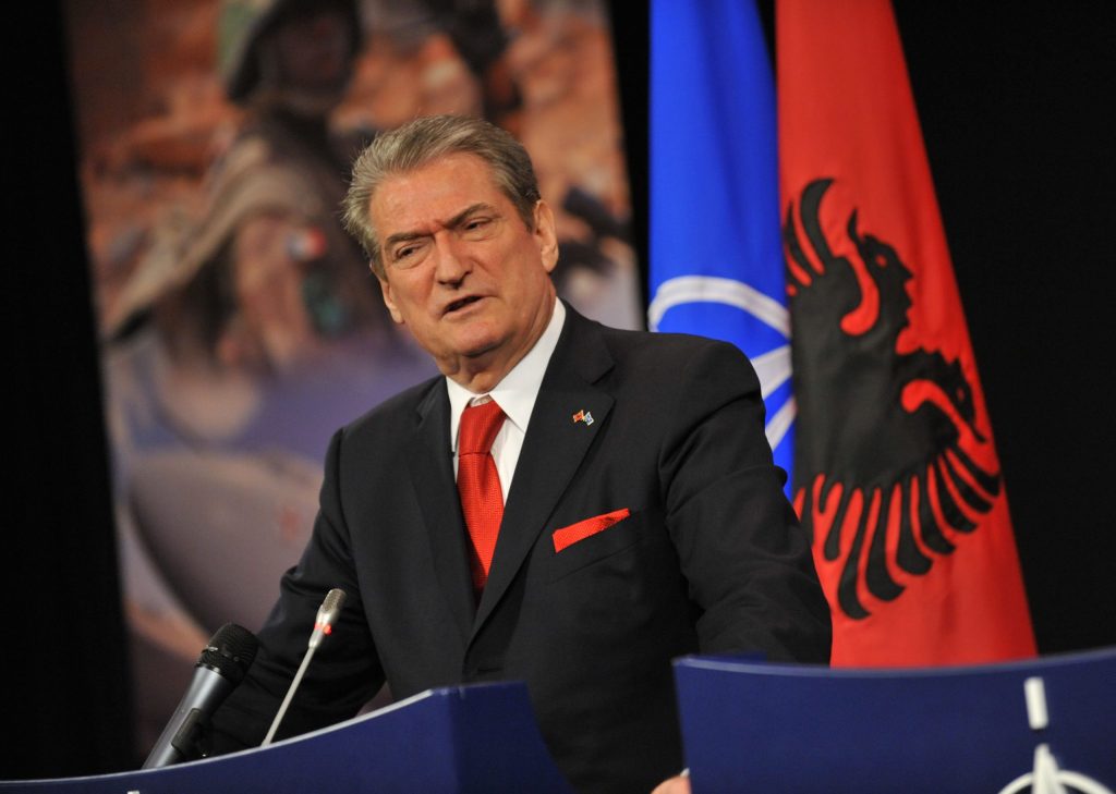 Лидерот на главната опозициска партија во Албанија Сали Бериша најави национален протест за 31 октомври како поддршка за студентите кои протестираат