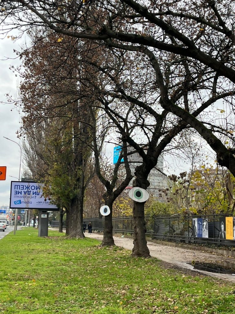 „Ве гледаме“ – Герила акција на „Кој е Следен?” пред денешното судење за пожарот во Пулс