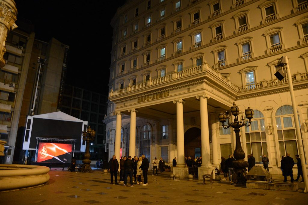 Поддржувачи на Орце Ѓорѓиевски веќе слават кај Порта Македонија