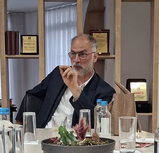 Стоилковиќ најави заминување од Министерството за односи меѓу заедниците