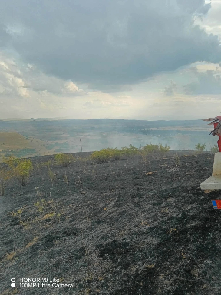 Гром предизвика пожар кај село Макреш, изгореа околу 15 хектари