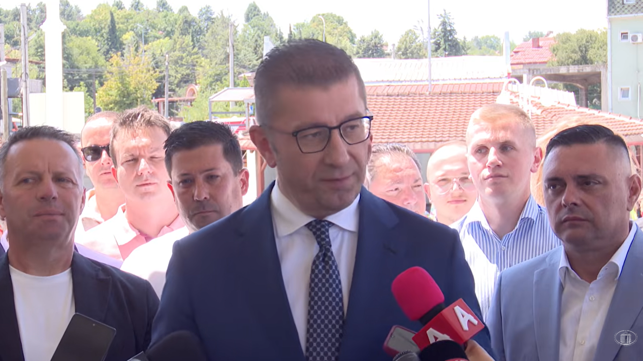Мицкоски: Владата ќе ги обештети граѓаните кои претрпеа штета од невремето во Скопје