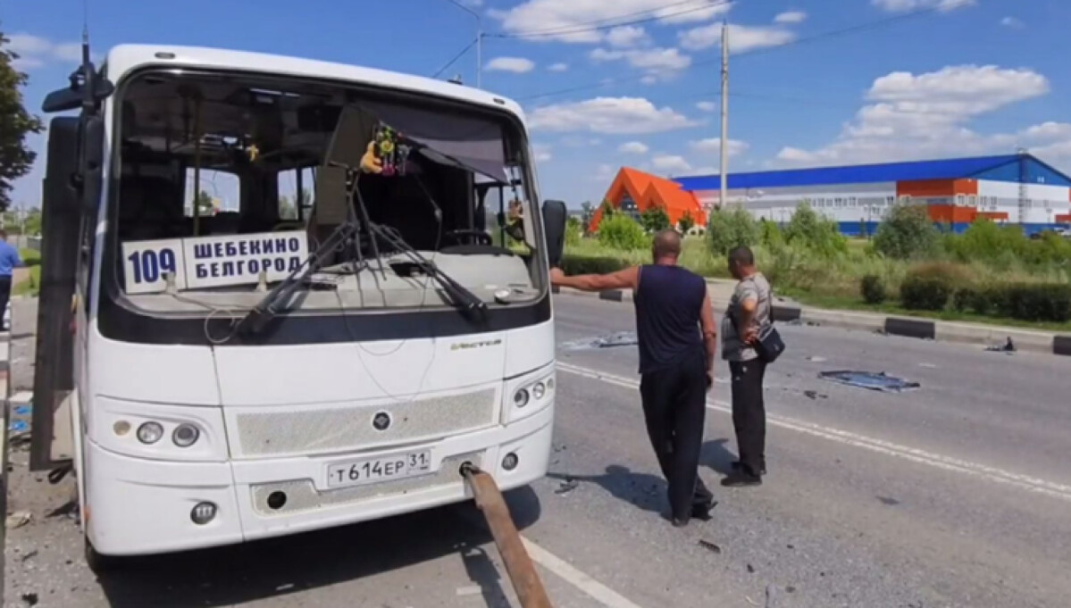 Русија тврди дека украински дрон погодил автобус, меѓу загинатите и 17-годишник