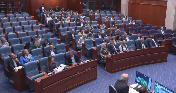 Со 88 гласа „за“, Собранието ја донесе одлуката за продолжување на кризната состојба за нафта и нафтени деривати