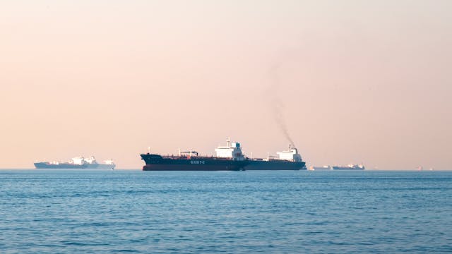Москва тврди дека погодила трговски брод во близина на украинското пристаниште Чорноморск – превезувал воен товар за Украина