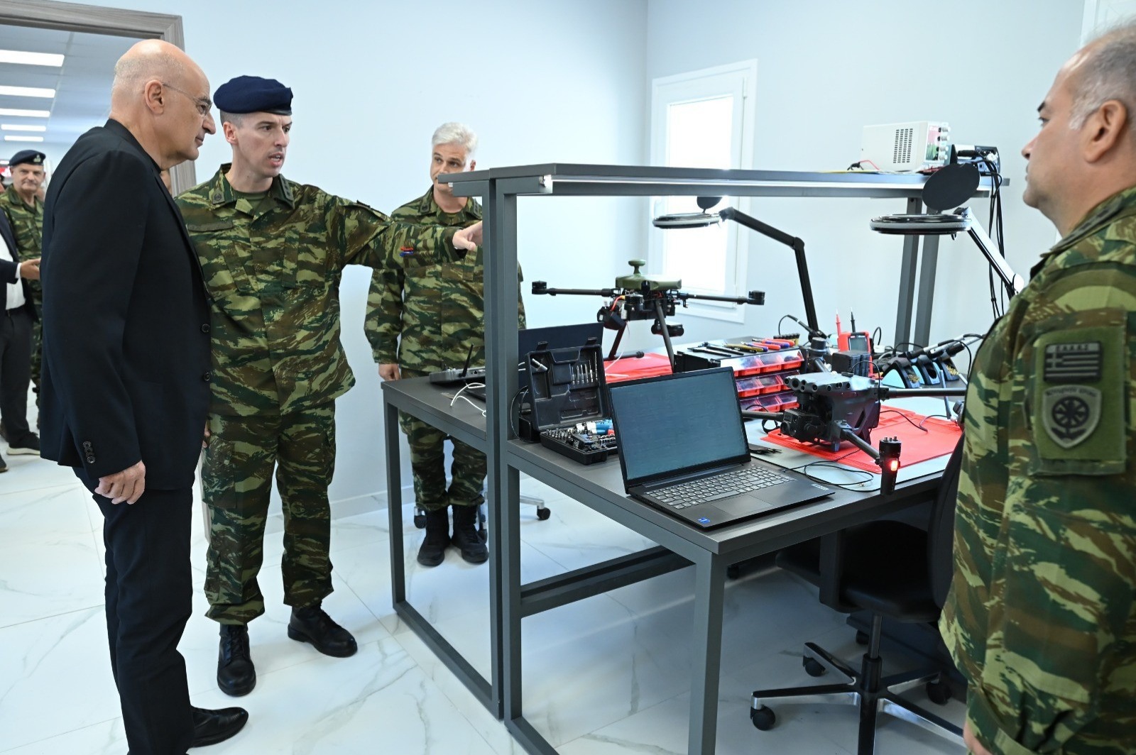 Грција наскоро ќе произведува 15.000 воени дронови годишно, вели Дендиас