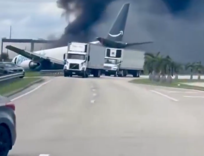 (Видео) „Боинг 767“ излета од пистата во Мајами и заврши на пат